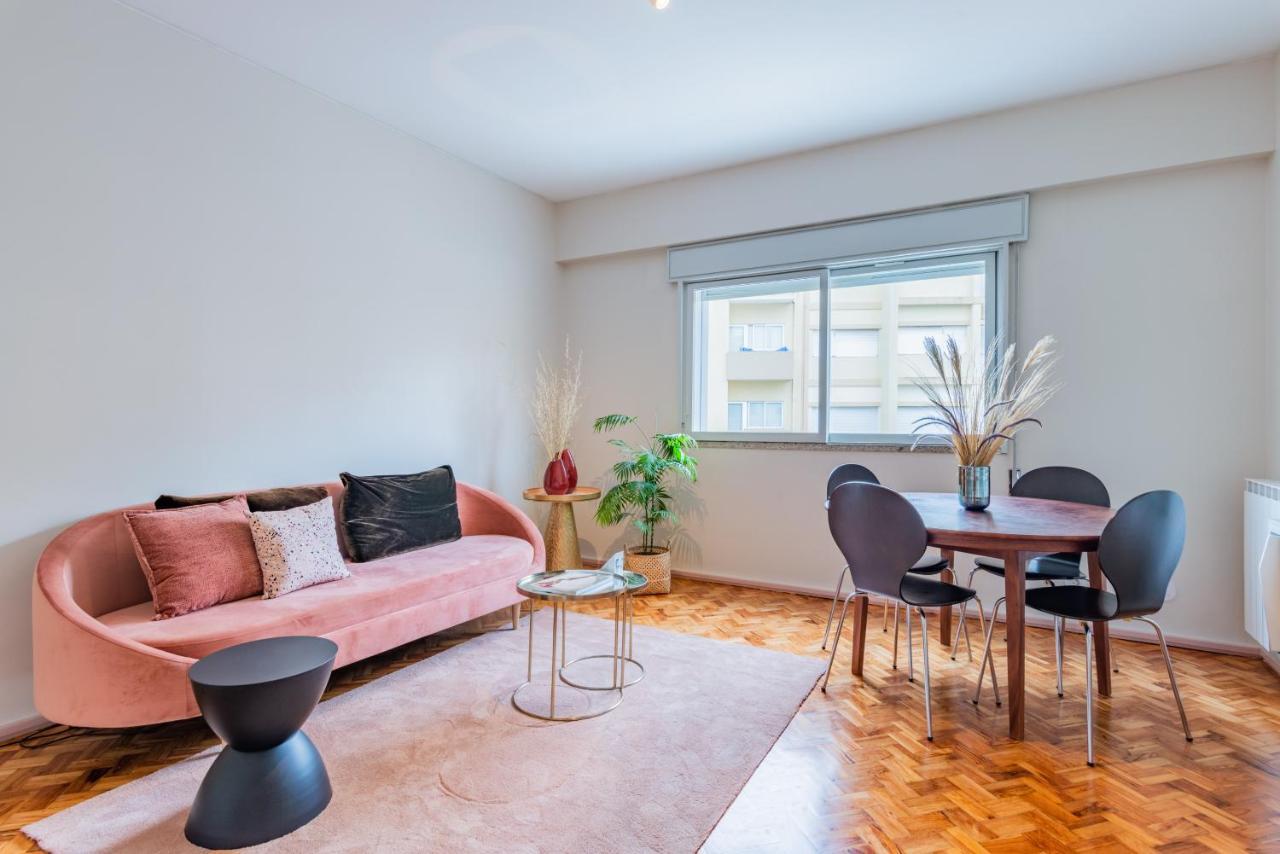 Amazing Duplex - Mid Century Experience & Parking Apartment ปอร์โต ภายนอก รูปภาพ