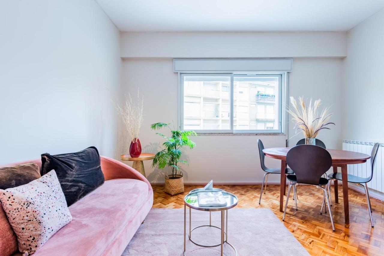 Amazing Duplex - Mid Century Experience & Parking Apartment ปอร์โต ภายนอก รูปภาพ